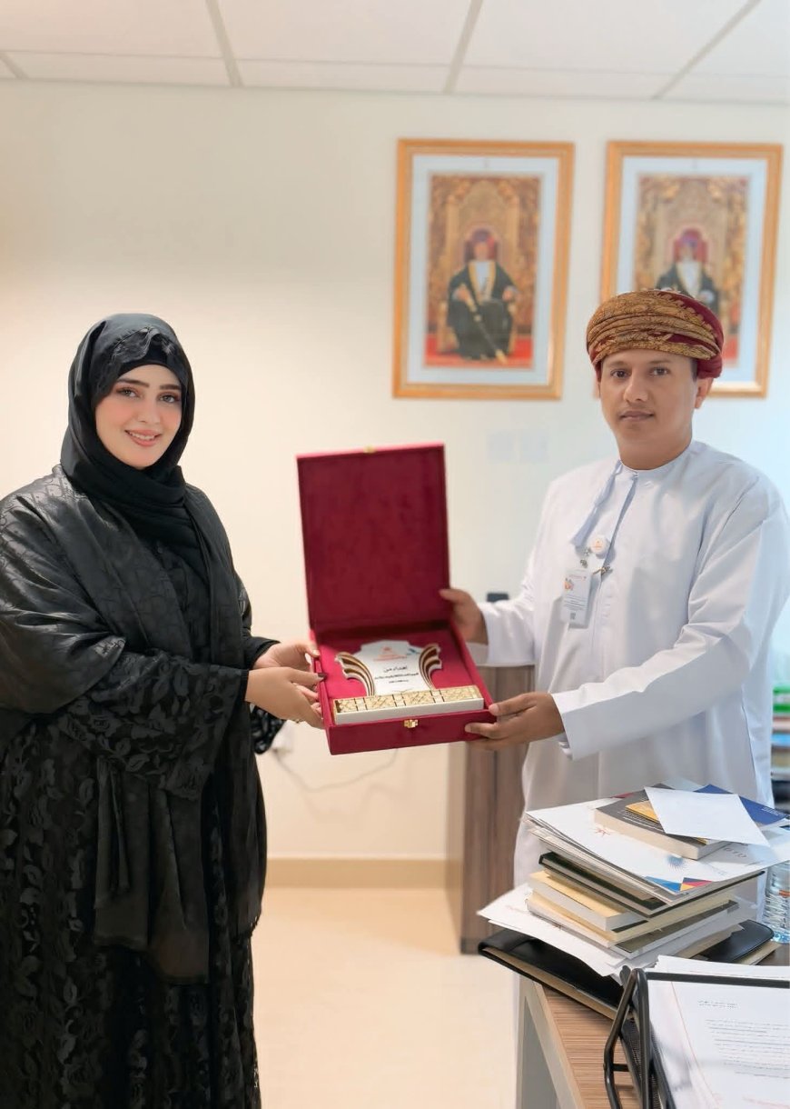 مدير مكتب الثقافة بسلطنة عمان يكرم الممثلة اليمنية شيماء محمد والأخيرة تشيد بحفاوة الاستقبال