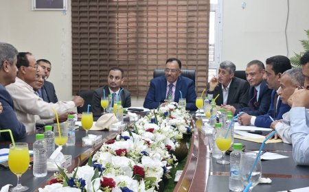 اجتماع حاسم في عدن ينهي خلافات التجار والبنك المركزي حول الواردات