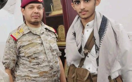 قائد المنطقة العسكرية السادسة يلتقي نجل الشهيد أبوطالب ويؤكد: "أسر الشهداء والجرحى أولوية الدولة في الرعاية..