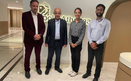 القنصل بالسفارة والمستشار الطبي يزورا مستشفى النساء للاورام نيودلهي