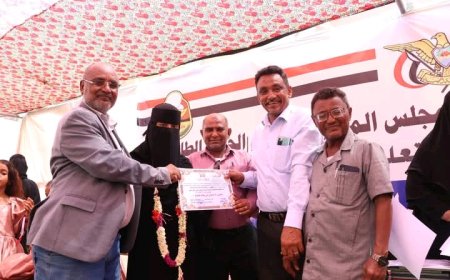 تكريم خريجات مجمع 22 مايو بالخوخة برعاية محافظ الحديدة...