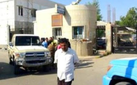 شرطة خور مكسر في العاصمة عدن تضبط مروجا للحشيش والمخدرات ...