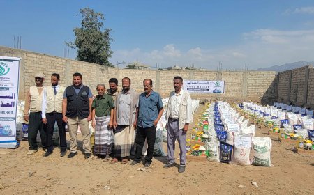 برعاية المدير العام بكر الشاعري.. توزيع 100 سلة غذائية للأسر الفقيرة والمحتاجين بمديرية قعطبة