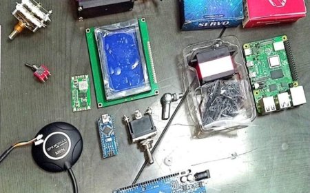 جمرك المنطقة الحرة في العاصمة عدن يضبط أكثر من 24 ألف قطعة لصناعة الطائرات المسيرة...