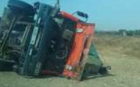 انقلاب شاحنة يعيق حركة السير في القبيطة دون إصابات...