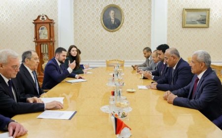 الزُبيدي يصل موسكو ويلتقي وزير خارجية روسيا الاتحادية...