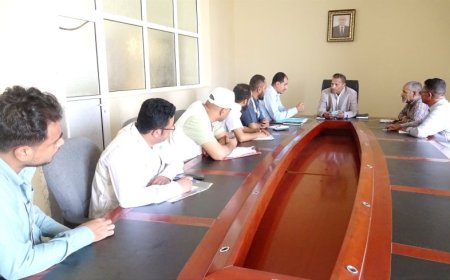 محافظ أبين يلتقي بمنظمة صناع النهضة ومؤسسة شباب ابين لمناقشة المشاريع التنموية بالمحافظة لمشروع نبني