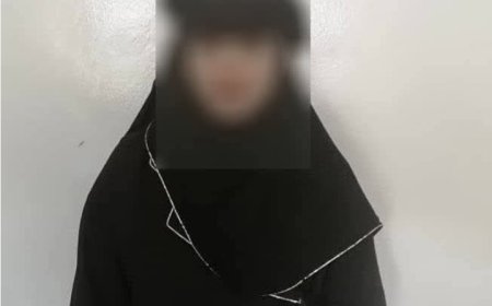 شرطة العاصمة عدن في المنصورة تلقي القبض على امرأة متورطة بسرقات داخل مدارس أهلية..