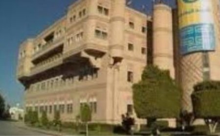 موظف في "بريد صنعاء" يكشف فساداً بمليارات الريالات...