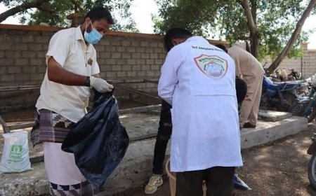 تحت شعار "النظافة تبدأ من عندك".. حملة طلابية في جامعة الحديدة لتعزيز الوعي البيئي.....