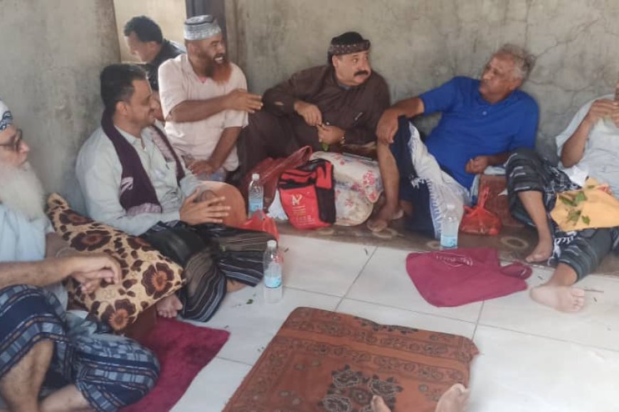 وفد من عمداء كلية القوى الجوية يزور المسيمير لتقديم واجب العزاء لأسرة الشهيد نصر ماطر