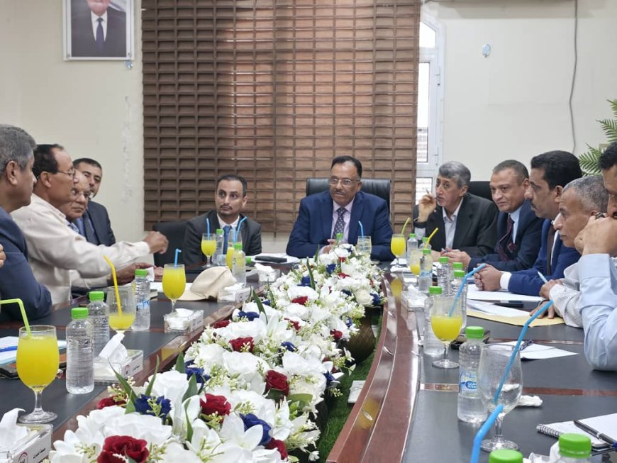 اجتماع حاسم في عدن ينهي خلافات التجار والبنك المركزي حول الواردات