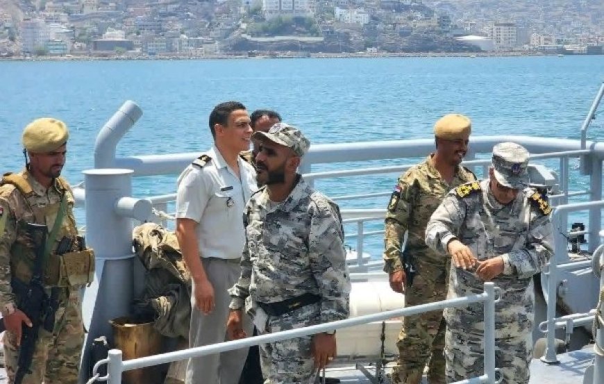 للاطلاع على الإجراءات الأمنية في الميناء السعدي يرافق الملحق العسكري الفرنسي في زيارة ميناء الحاويات في العاصمة عدن...