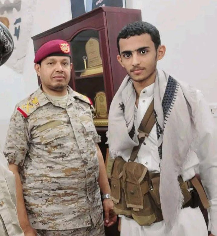 قائد المنطقة العسكرية السادسة يلتقي نجل الشهيد أبوطالب ويؤكد: "أسر الشهداء والجرحى أولوية الدولة في الرعاية..