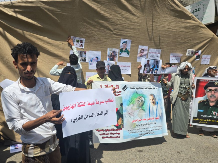 تعز: أهالي الشهداء والمغدور بهم يطالبون طارق صالح بالقبض على قتلة هاربين إلى المخا.. ..