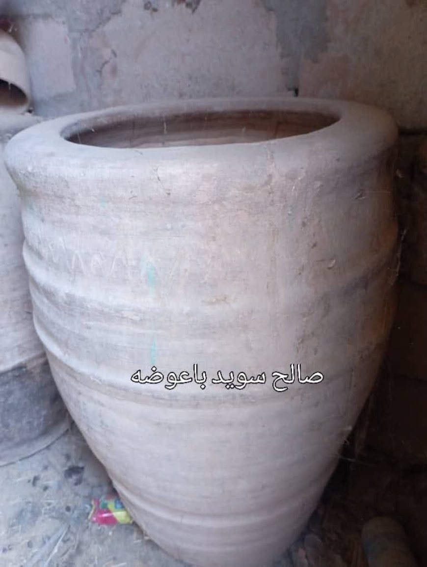 يعرضه للبيع بـ 21 ألف دولار:مواطن من أبناء شبوة يعثر على زير الملك(صورة)
