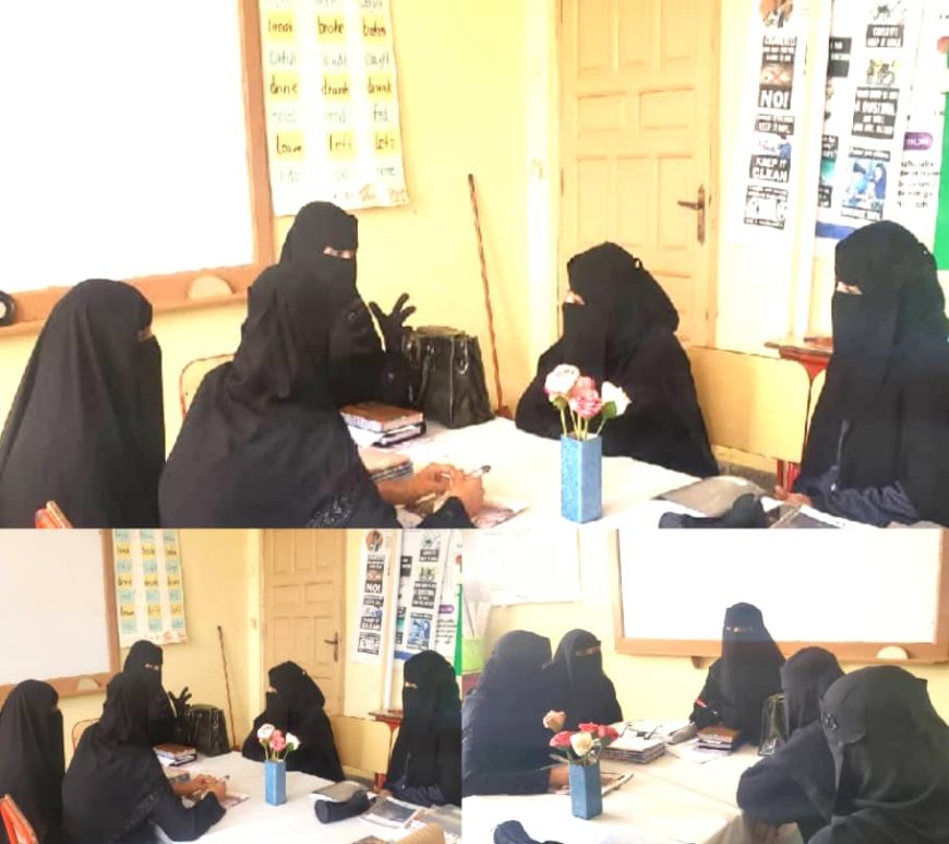 معلمات اللغة الإنجليزية يناقشن سبل التطوير المهني في مجمع الحمزة التربوي بتعز...