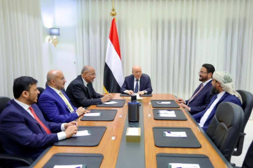 عاجل: بوجوه مبتسمة.. لقاء يجمع مجلس القيادة ويؤكد التزامه الكامل بمبدأ الشراكة في ضوء مرجعيات المرحلة الانتقالية