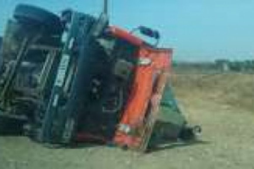 انقلاب شاحنة يعيق حركة السير في القبيطة دون إصابات...