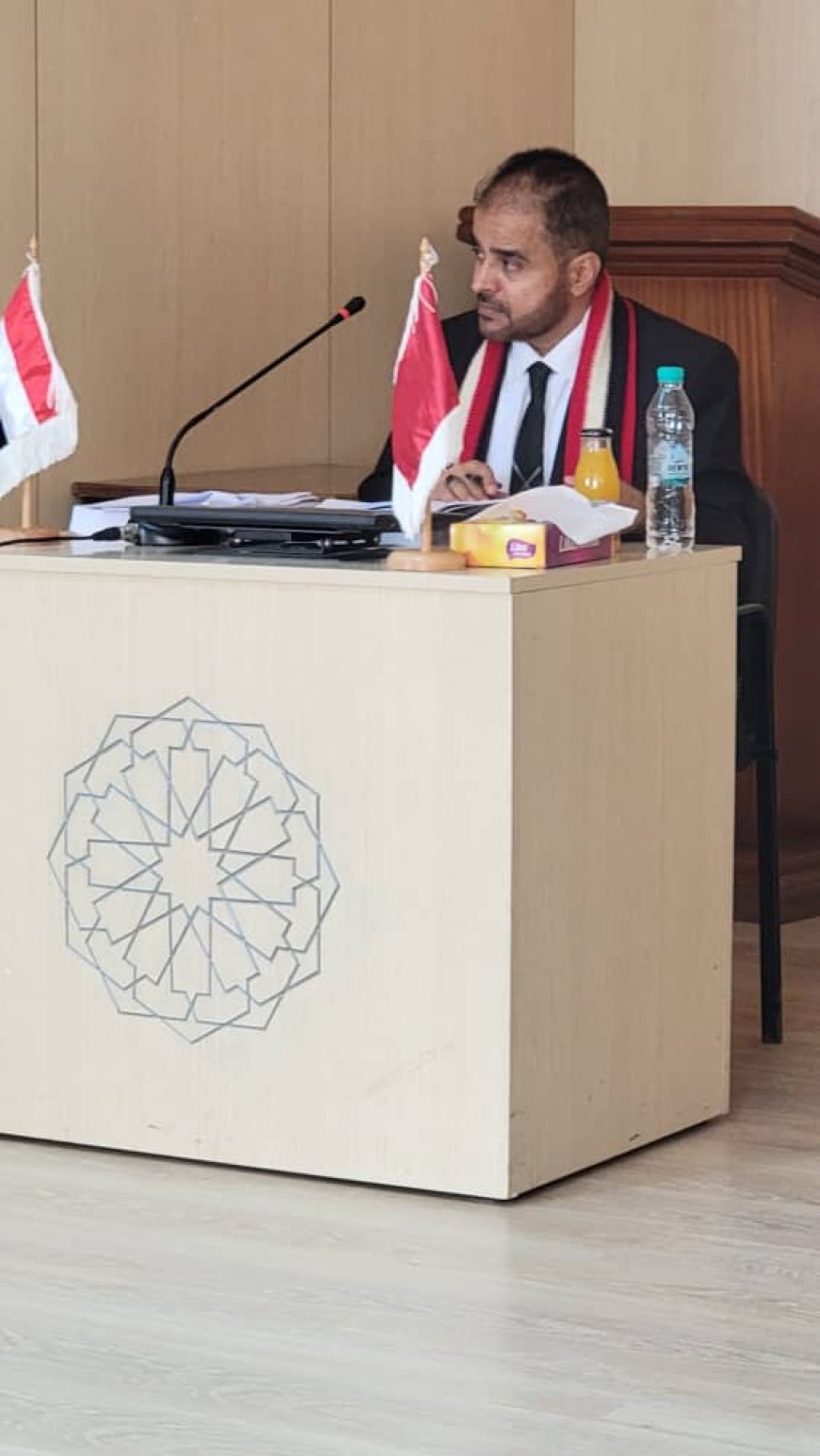 جامعة تونس تمنح الباحث اليمني محمود أبوبكر الدكتوراه بـ "مشرف جداً مع مرتبة الشرف" عن دراسة رائدة في تاريخ اليمن وأدبه