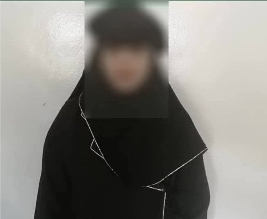 شرطة العاصمة عدن في المنصورة تلقي القبض على امرأة متورطة بسرقات داخل مدارس أهلية..