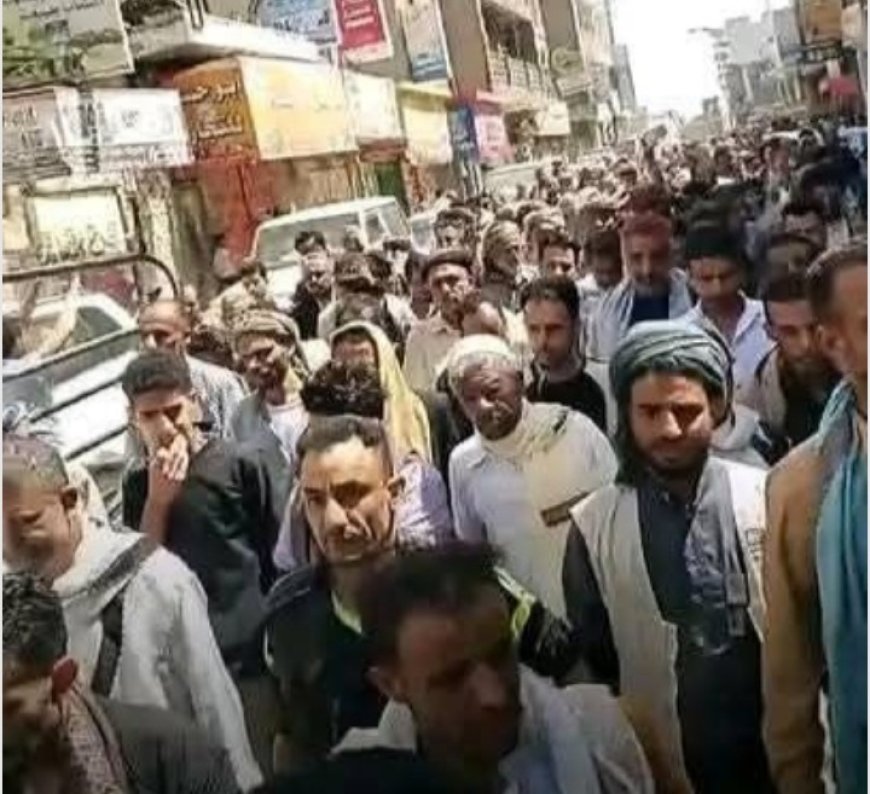 تربة تعز تشهد احتجاجات متواصلة مطالبين بالكشف عن تفاصيل مقتل النجاشي ...