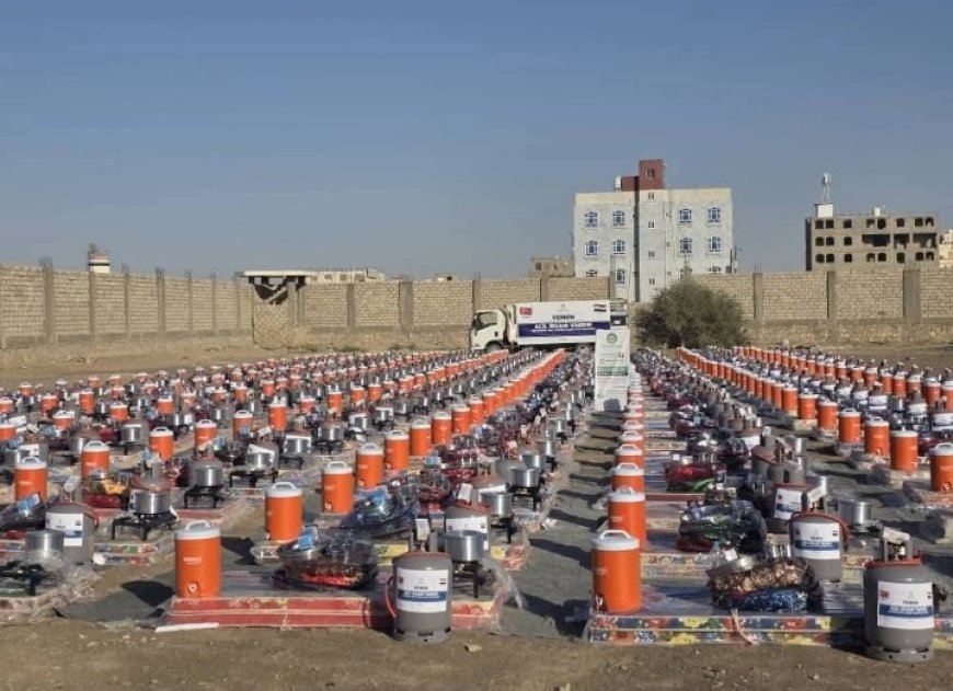مؤسسة البادية توزع 250 حقيبة إيوائية للأسر النازحة في مأرب بدعم من وقف الديانة التركي...