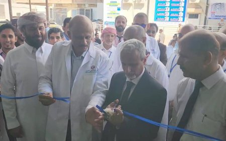 الوكيل الشبحي يدشن المخيم الطبي الجراحي المجاني الثالث في مستشفى عدن التعاوني الخيري بالعاصمة عدن