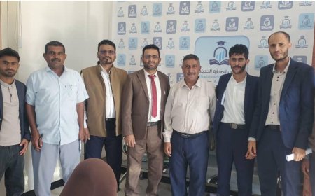 وفد تربوي من مكتب التربية والتعليم بمأرب يزور مدارس الصدارة الحديثة في مديرية الوادي