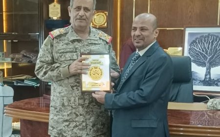 الأكاديمية العسكرية العليا تكرم الأمين العام لحزب البعث (قطر اليمن) الدكتور عبدالرحمن المشرعي... 