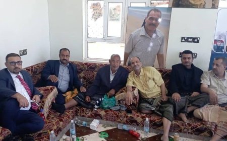 مدير عام قعطبة بكر الشاعري يلتقي اللواء شلال شايع قائد مكافحة الإرهاب باليمن