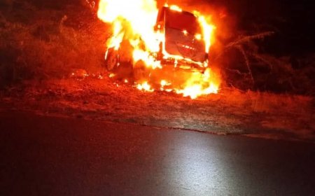 احتراق باص لرجل أعمال في الوازعية بتعز…والخسائر المالية كبيرة(صورة)