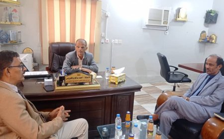 وكيل الوزارة ومدير عام الجمعيات يتفقدان سير العمل بمكتب الوزارة بساحل حضرموت