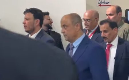 عــاجــل: شاهد صورة.. لحظة وصول العليمي وبن بريك  إلى مؤتمر الطاقة الوطني الأول في عدن