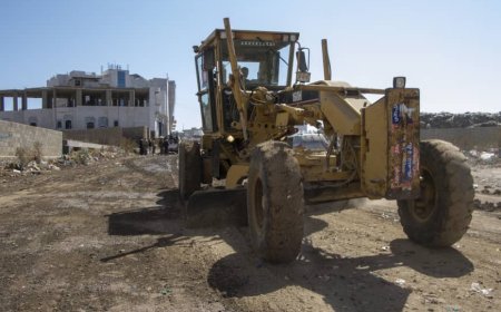 السلطة المحلية بالشمايتين تبدأ أعمال مسح وتأهيل شارع 24 لتخفيف الازدحام المروري