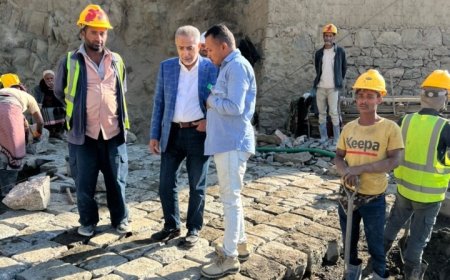 مجموعة هائل سعيد تتبنى صيانة طريق الأعروق – حيفان الخط الحيوي الرابط بين تعز وعدن...