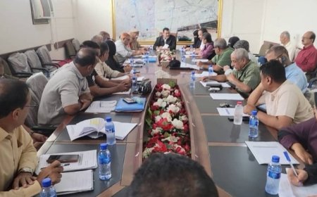 تنفيذي المنصورة يناقش تقارير الصرف الصحي ولجنة مجلس الآباء بمدارس المديرية..