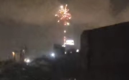 احتفاءً بالذكرى الـ58 لعيد الاستقلال الوطني الألعاب النارية تزين سماء العاصمة عدن ...