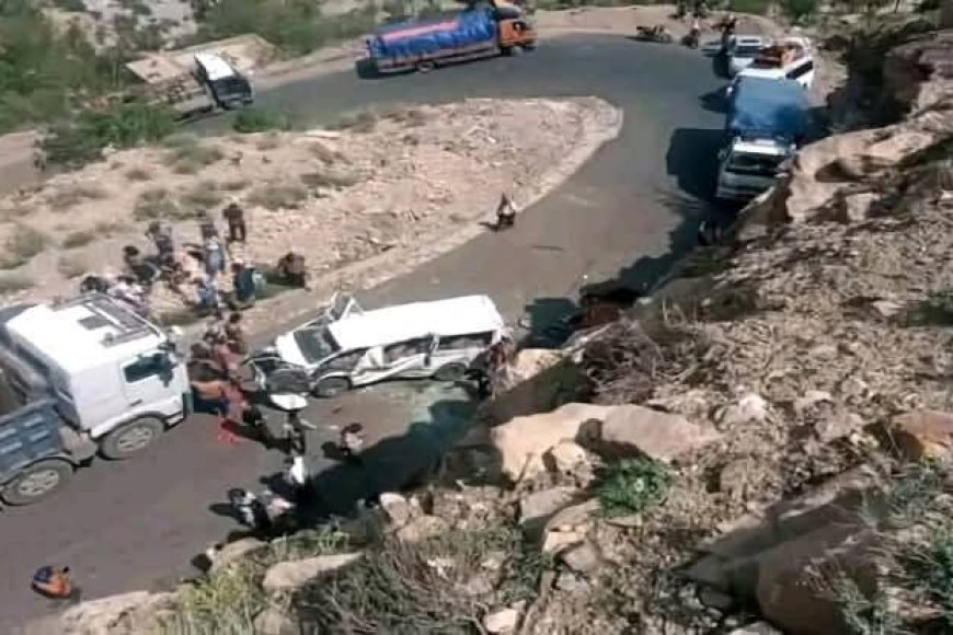 خمسة وفيات وعشرة مصابين في انقلاب باص هيس على خط تعز – عدن
