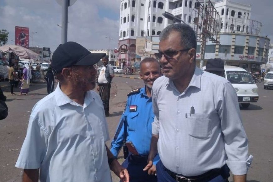 حملة موسعة لشرطة السير في عدن لإزالة العشوائيات وتحسين حركة المرور