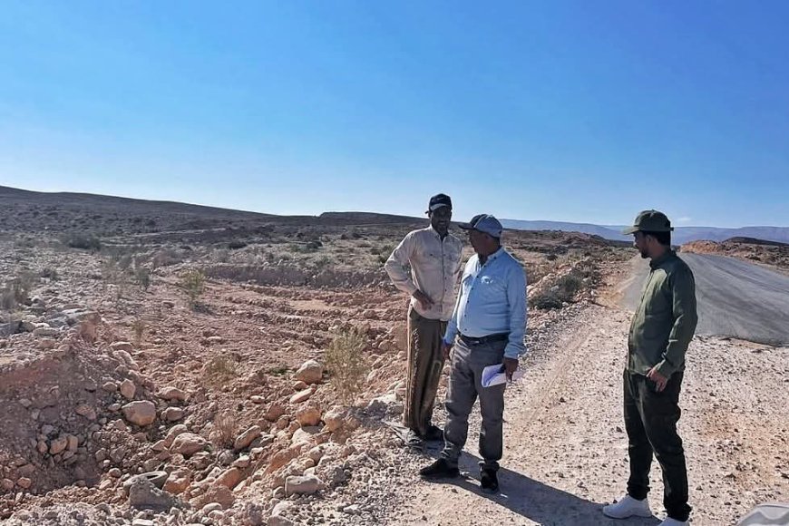 مدير صندوق صيانة الطرق في المهرة يبدأ جولات ميدانية لتقييم أضرار الأعاصير