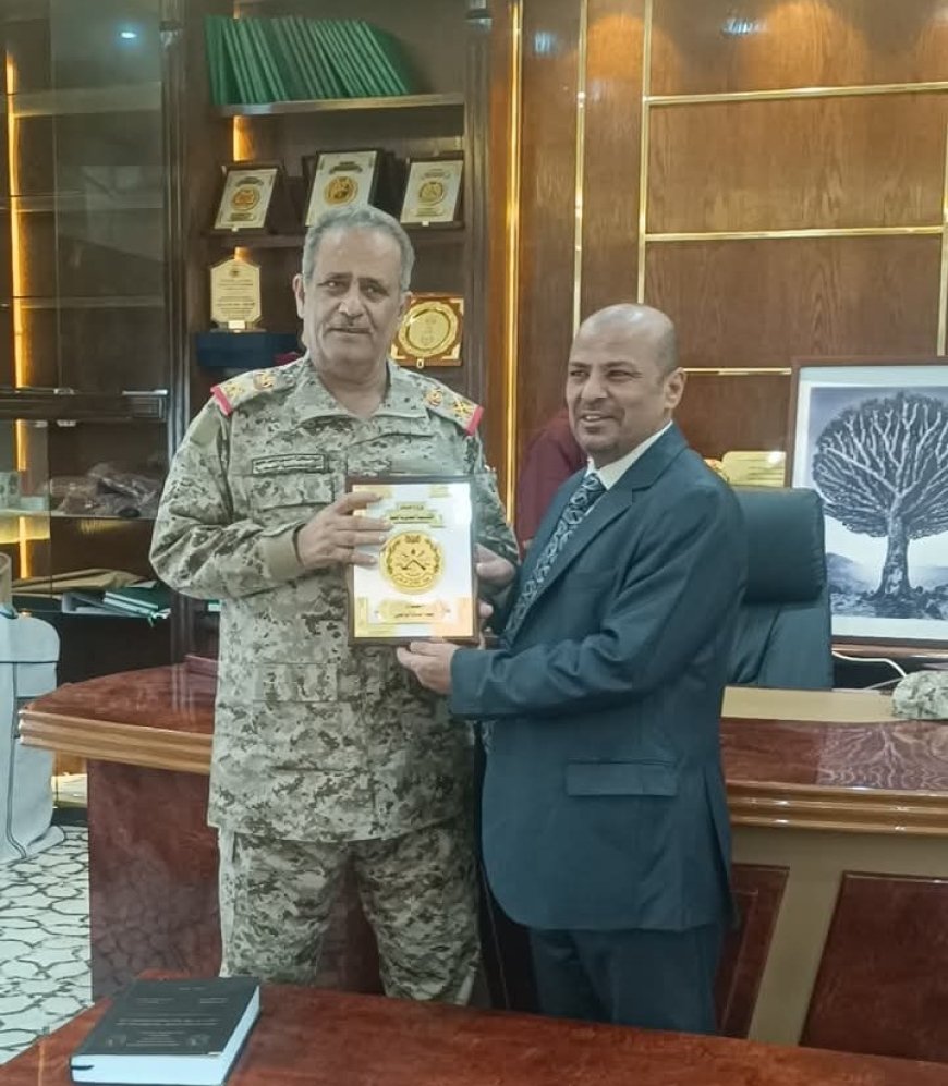 الأكاديمية العسكرية العليا تكرم الأمين العام لحزب البعث (قطر اليمن) الدكتور عبدالرحمن المشرعي... 