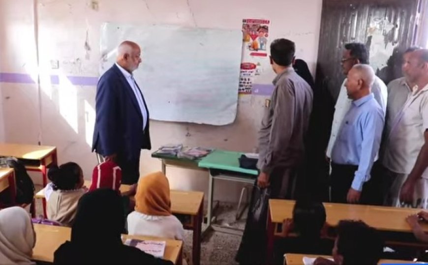 محافظ الحديدة يتفقد مدارس النازحين في مخيم الوعرة ويوجه بترميمها...