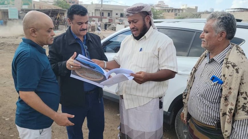 الممول من مؤسسة السعيد للسيراميك..مدير عام المنصورة يدشن العمل في مشروع إنشاء دوار بئر فضل.....