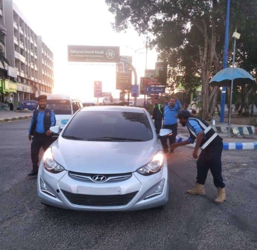 شرطة عدن تكثف حملاتها لضبط المركبات المخالفة...