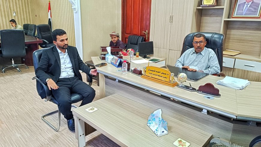 الوكيل الفني بمحافظة المهرة يلتقي مدير صندوق صيانة الطرق لبحث ملفات الطرق المتضررة