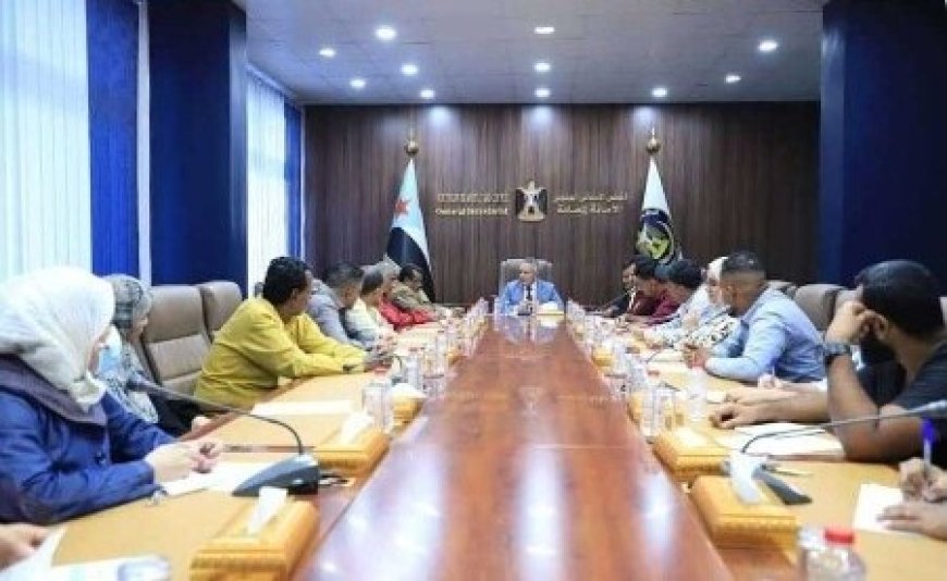 المجلس الانتقالي يشدد على أهمية توسيع برامج الرعاية المقدمة لأسر الشهداء تقديرًا لتضحياتهم..