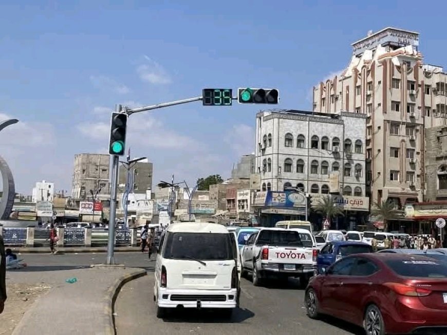 تدشين تجريبي للإشارات الضوئية في جولة القاهرة في العاصمة عدن ...