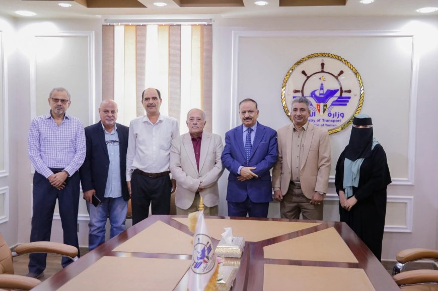 نقابة الصحفيين والإعلاميين تكرم وزير النقل نظير جهوده ورعايته لإعادة تأهيل مبنى النقابة بالعاصمة عدن 