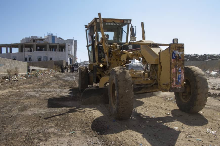 السلطة المحلية بالشمايتين تبدأ أعمال مسح وتأهيل شارع 24 لتخفيف الازدحام المروري